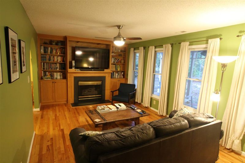905 Highland Trl, Chapel Hill, NC 27516