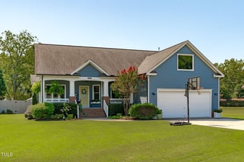 905 Nakina Dr, Fuquay Varina, NC 27526