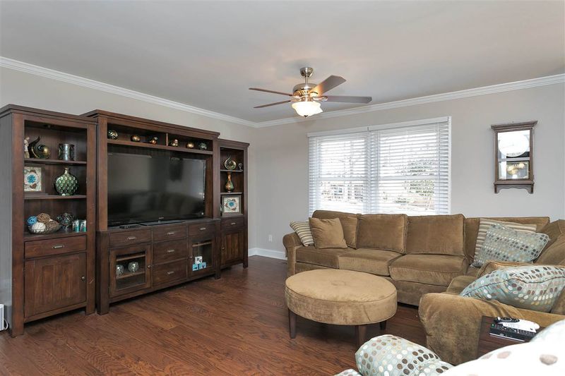 905 Northwoods Dr, Cary, NC 27513