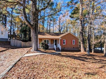 905 Pond St, Clayton, NC 27520