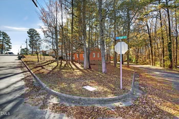 905 Pond St, Clayton, NC 27520