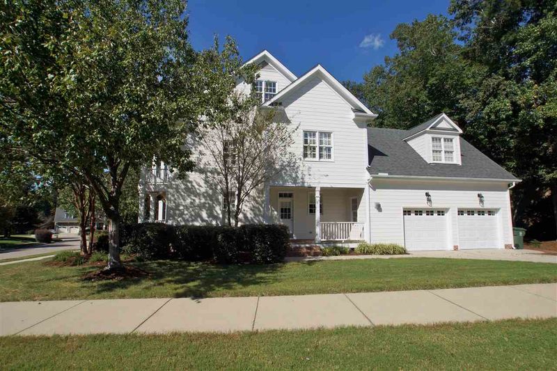 905 Strathorn Dr, Cary, NC 27519