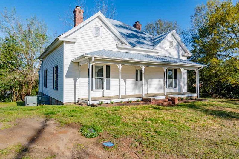 906 S 10th St, Lillington, NC 27546