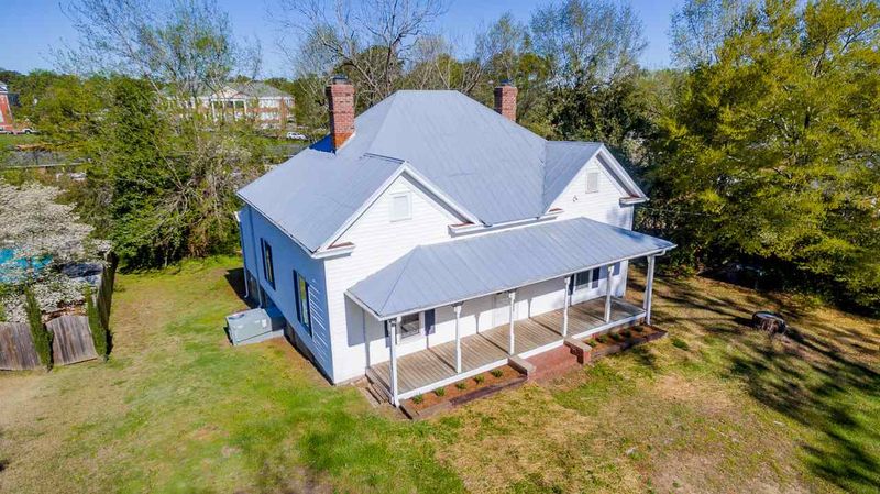 906 S 10th St, Lillington, NC 27546