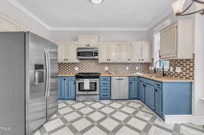 906 Albany Ct, Raleigh, NC 27615