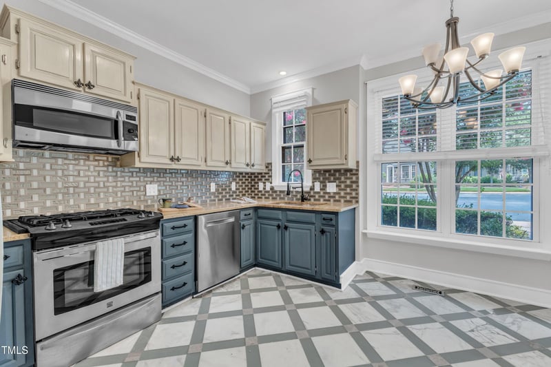 906 Albany Ct, Raleigh, NC 27615