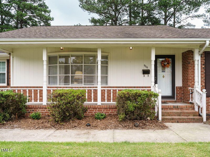 906 Dixie Dr, Selma, NC 27576