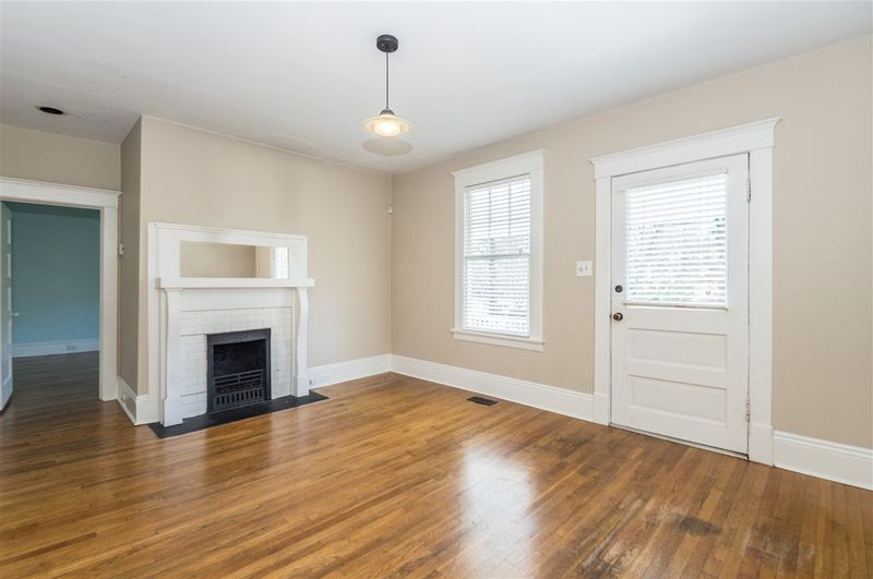 906 Dorothea Dr, Raleigh, NC 27603