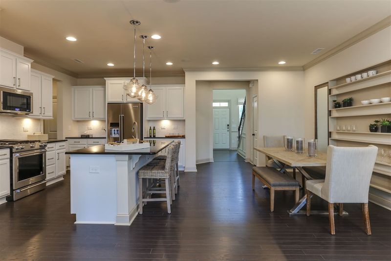 906 Green Ash Ln, Cary, NC 27513