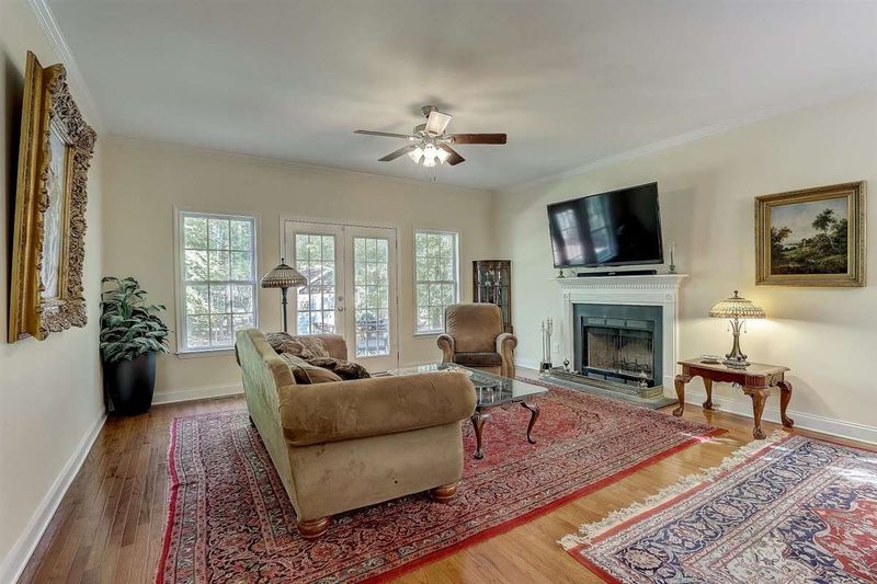 906 Hillsborough Rd, Chapel Hill, NC 27516