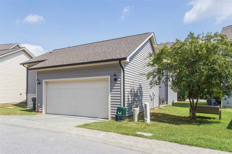 906 Keystone Park Dr, Morrisville, NC 27560