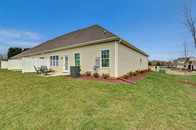 906 Lake Michael Way, Mebane, NC 27302