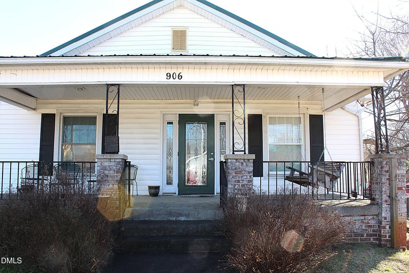 906 S Main St, Burlington, NC 27215