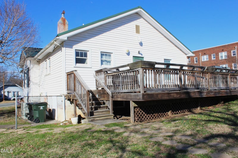 906 S Main St, Burlington, NC 27215