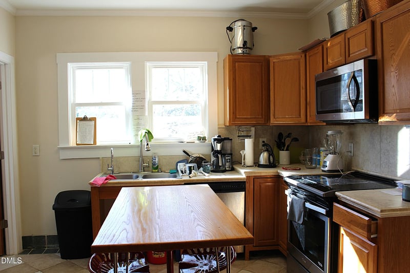 906 S Main St, Burlington, NC 27215