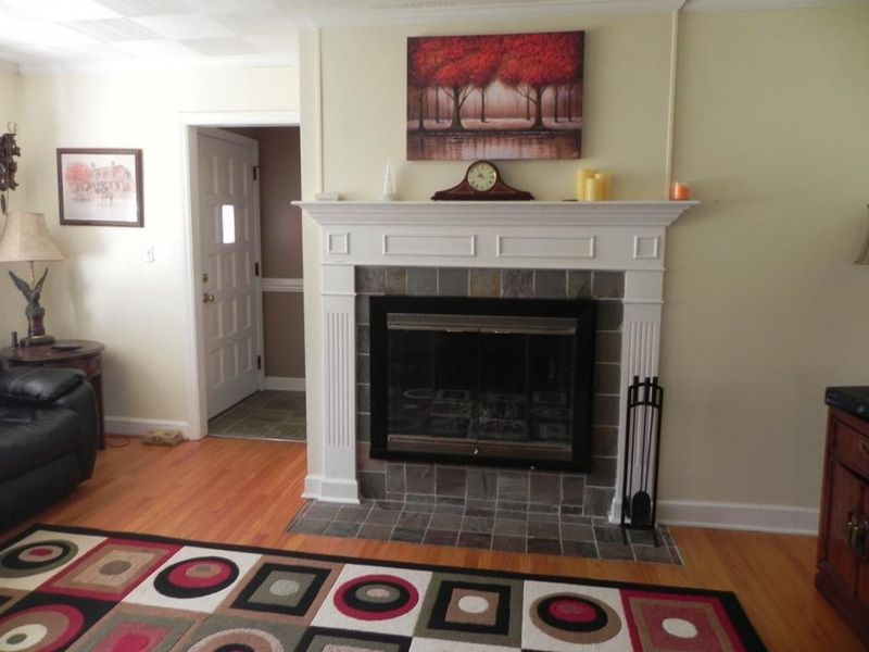 906 Mcpherson Rd, Burlington, NC 27215