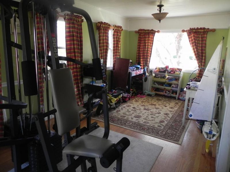 906 Mcpherson Rd, Burlington, NC 27215