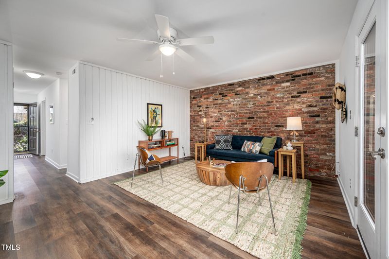 906 Oak Tree Dr, Chapel Hill, NC 27517