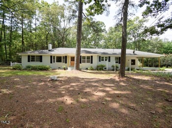 906 Perry Rd, Zebulon, NC 27597