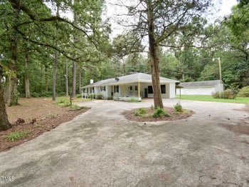 906 Perry Rd, Zebulon, NC 27597
