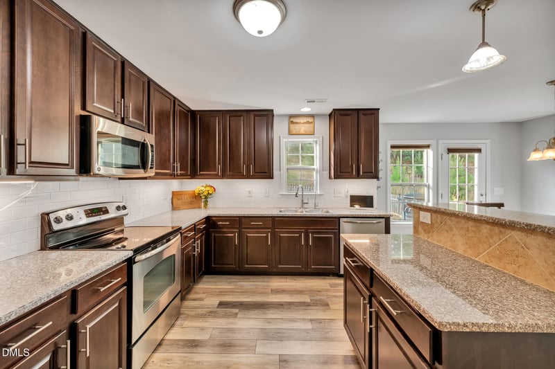 906 Ribbonleaf Ln, Fuquay Varina, NC 27526