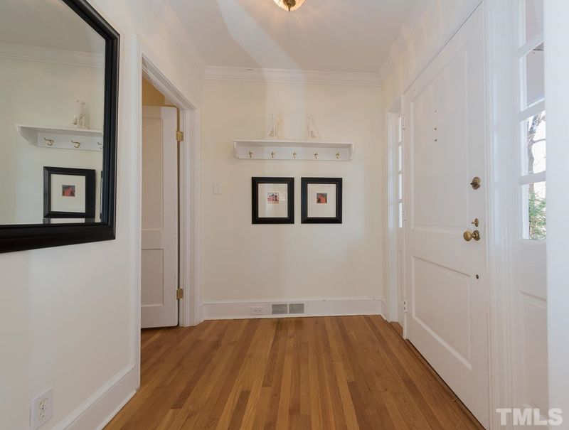 906 Roosevelt Dr, Chapel Hill, NC 27514
