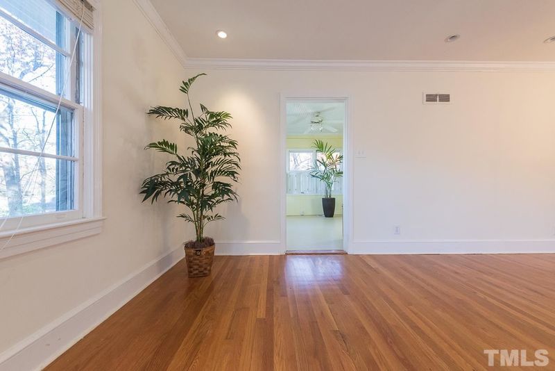 906 Roosevelt Dr, Chapel Hill, NC 27514