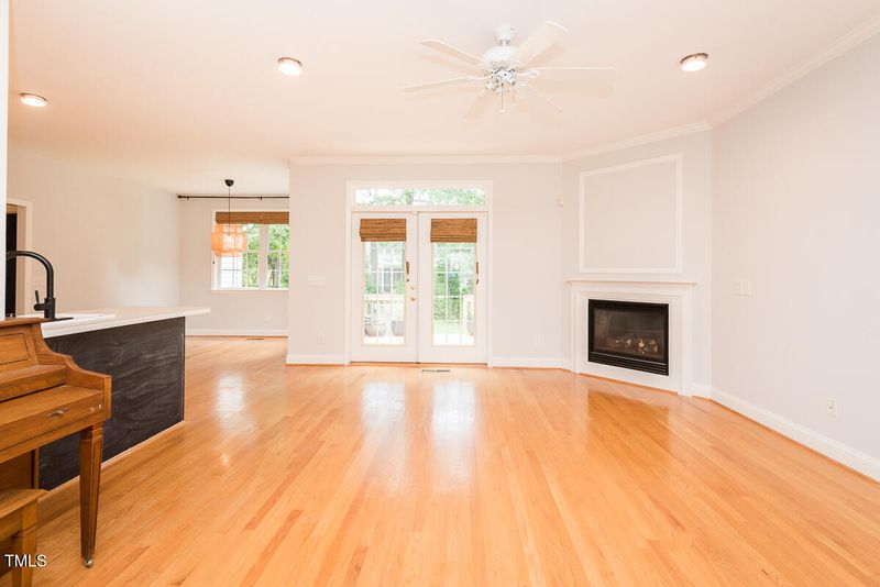 906 Stuart Dr, Mebane, NC 27302