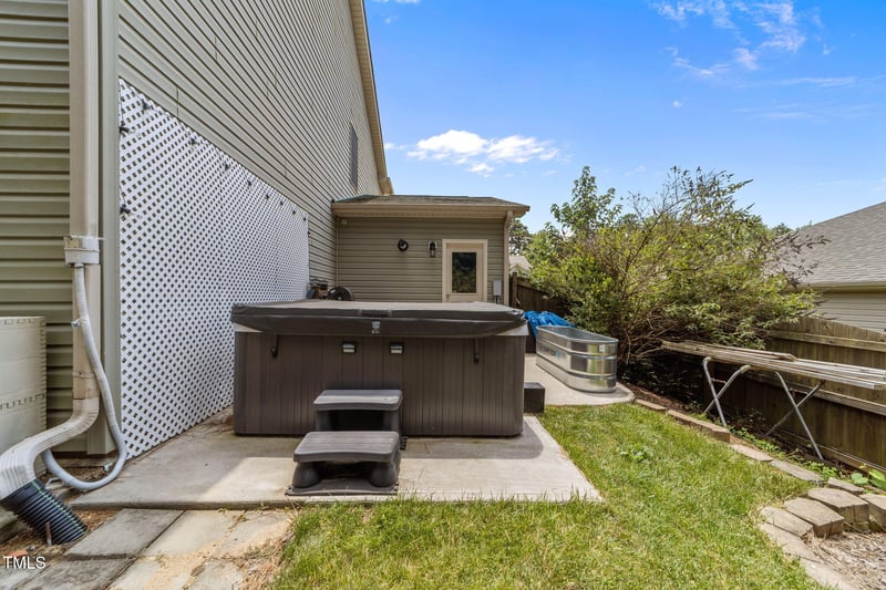 906 Sugar Tree Dr, Mebane, NC 27302