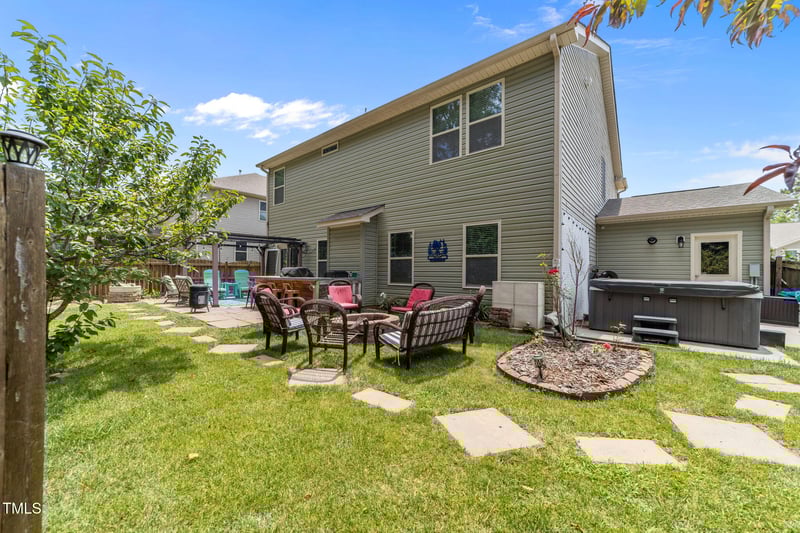 906 Sugar Tree Dr, Mebane, NC 27302