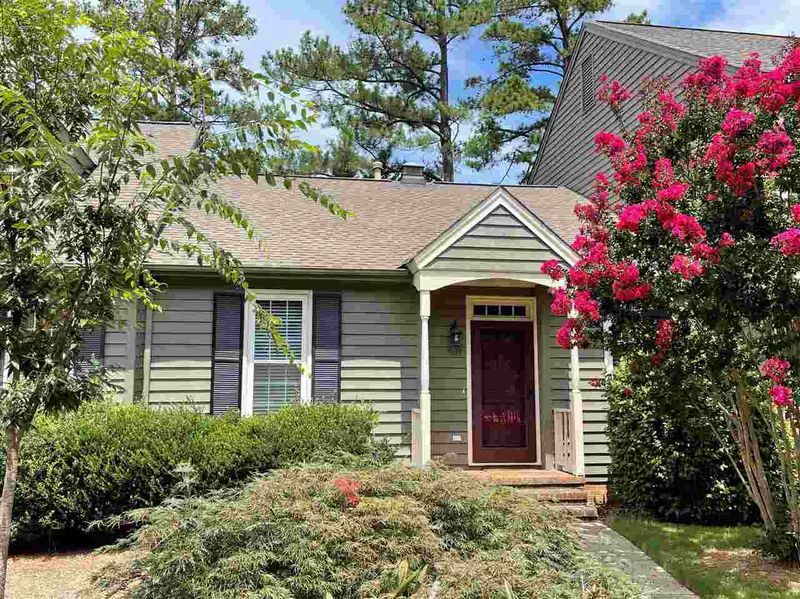 907 Albany Ct, Raleigh, NC 27615
