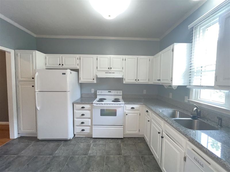 907 Albany Ct, Raleigh, NC 27615