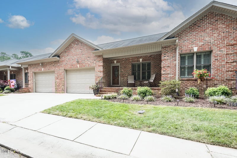 907 Arrowhead Ln, Mebane, NC 27302