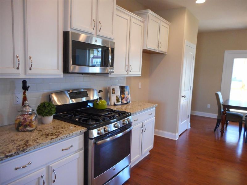 907 Avalon Dr, Mebane, NC 27302