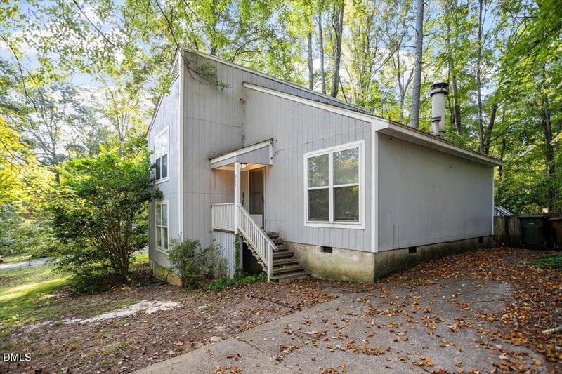 907 Castalia Dr, Cary, NC 27513