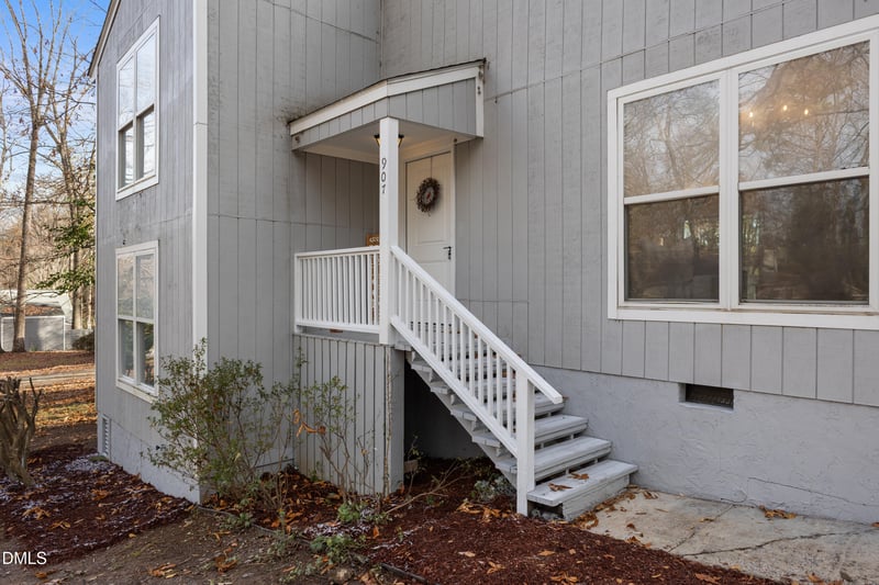 907 Castalia Dr, Cary, NC 27513