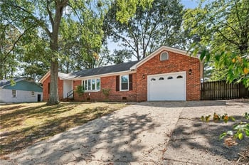 907 Dandridge Dr, Fayetteville, NC 28303
