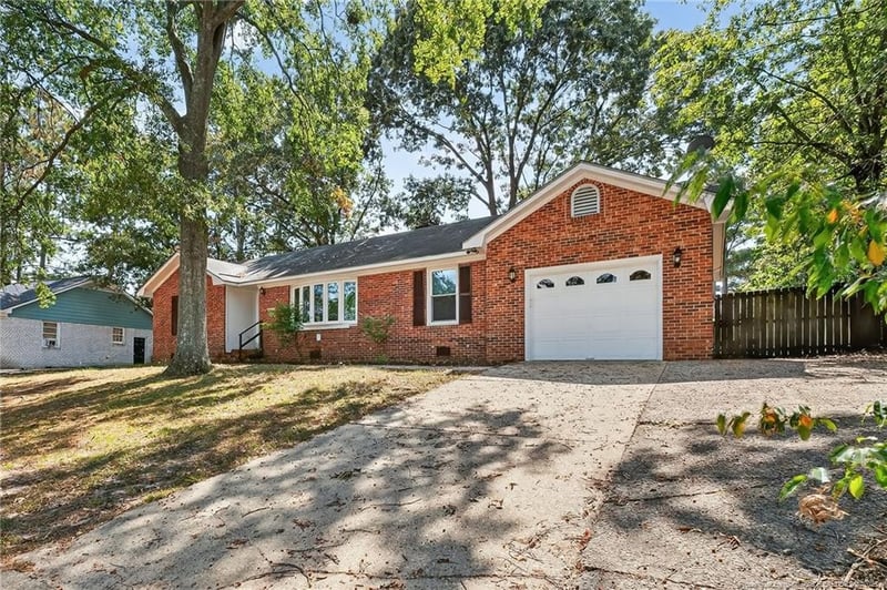 907 Dandridge Dr, Fayetteville, NC 28303