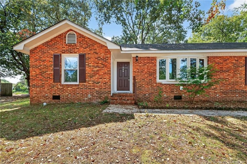 907 Dandridge Dr, Fayetteville, NC 28303
