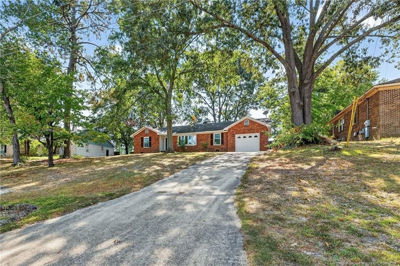 907 Dandridge Dr, Fayetteville, NC 28303