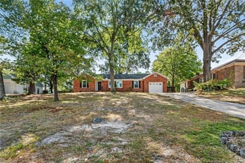 907 Dandridge Dr, Fayetteville, NC 28303