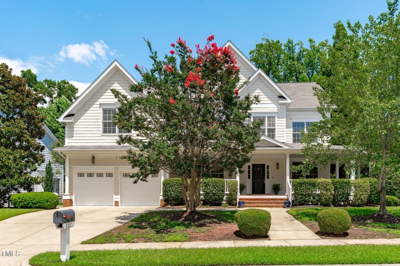 907 Grogans Mill Dr, Cary, NC 27519