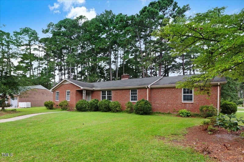 907 Lakeside Dr, Wilson, NC 27896