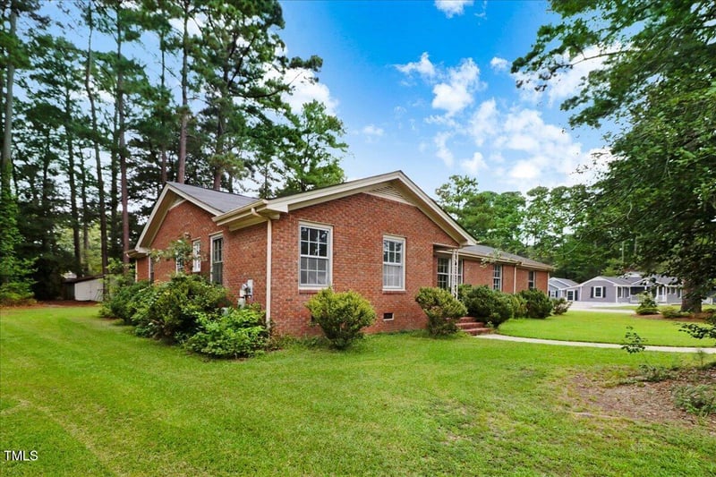 907 Lakeside Dr, Wilson, NC 27896