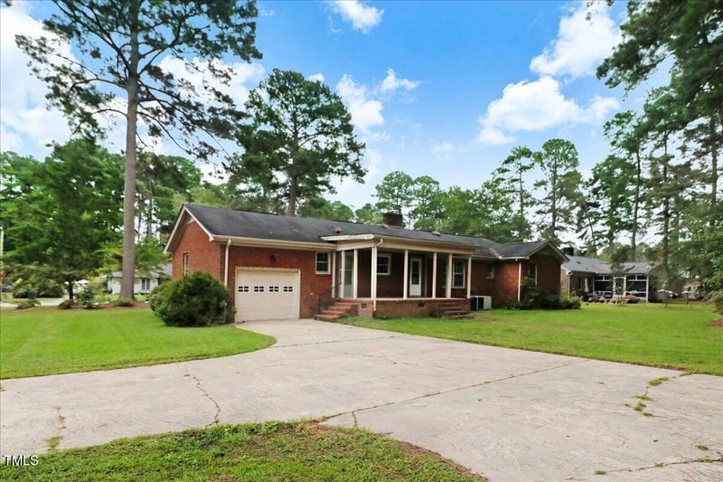 907 Lakeside Dr, Wilson, NC 27896