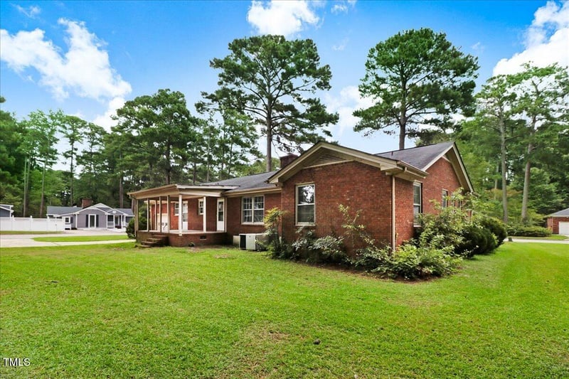 907 Lakeside Dr, Wilson, NC 27896