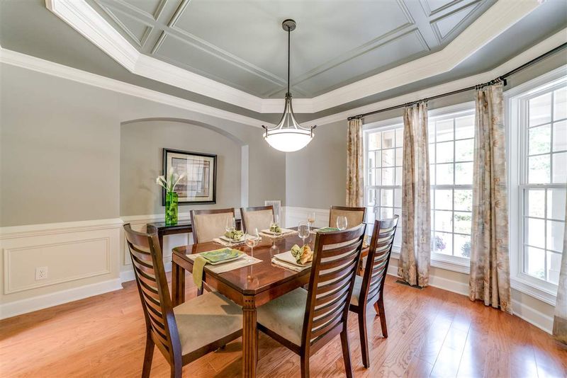 907 Ravendale Pl, Cary, NC 27513
