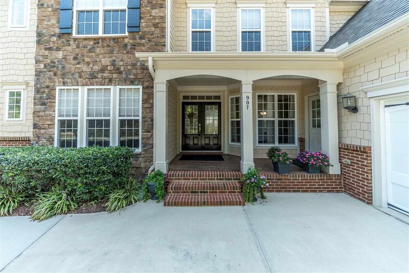 907 Ravendale Pl, Cary, NC 27513