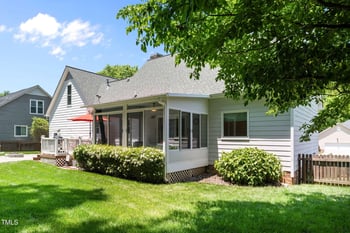 907 Stuart Dr, Mebane, NC 27302