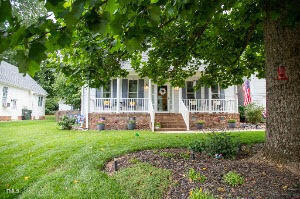 907 Stuart Dr, Mebane, NC 27302